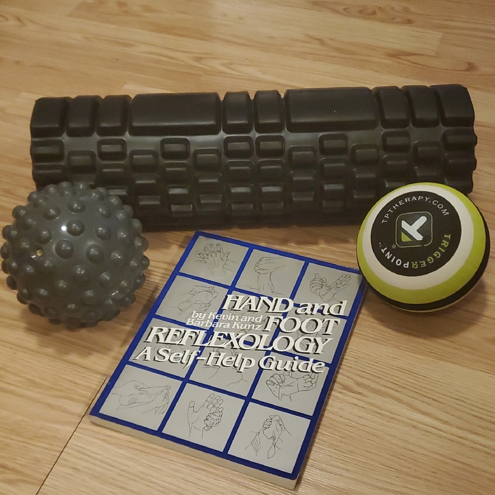 4-Piece Deep Tissue Massage & Reflexology Set: Foam Roller, Massage Balls & Book